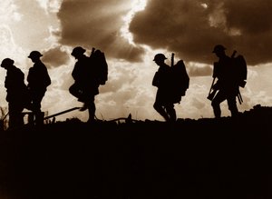 Az East Yorkshire-i ezred 8. zászlóaljának emberei felmentek a Frezenberg melletti vonalra a harmadik ypres-i csata során, 1917. október 5.